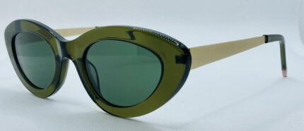 gafa de sol verde ojo de gato de pasta con varillas metálicas