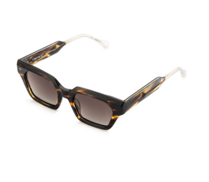 gafa de mujer con forma alargada cat-eye de acetato y color havana