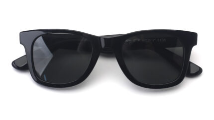 gafa de sol negra cuadrada juvenil