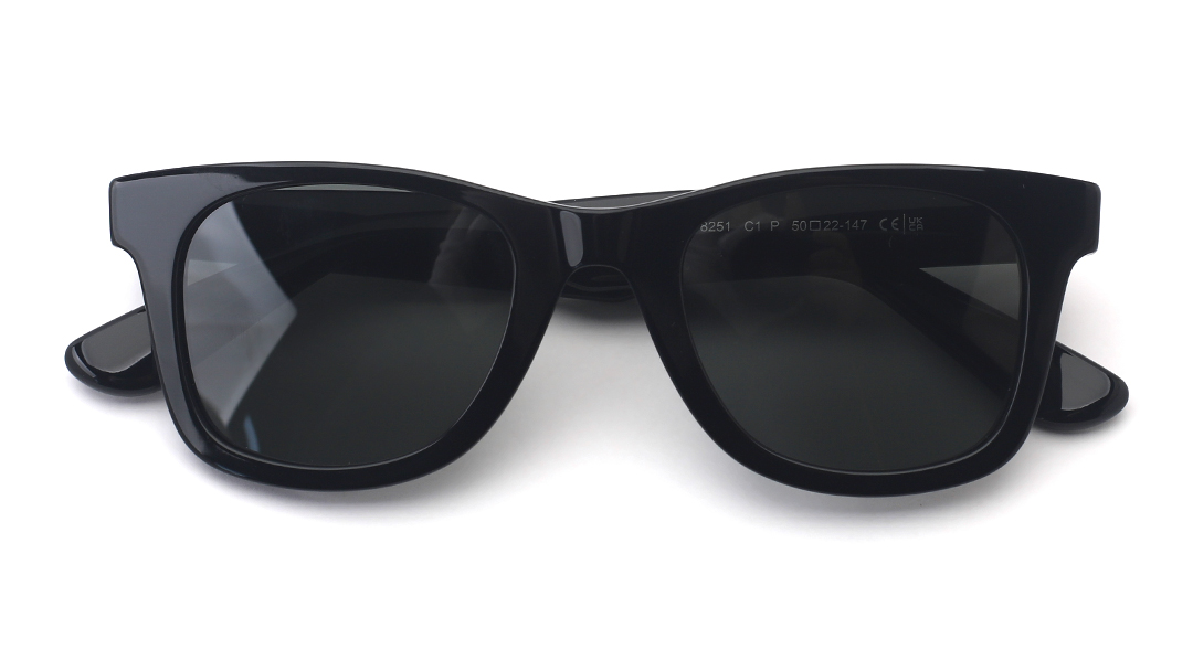 gafa de sol negra cuadrada juvenil