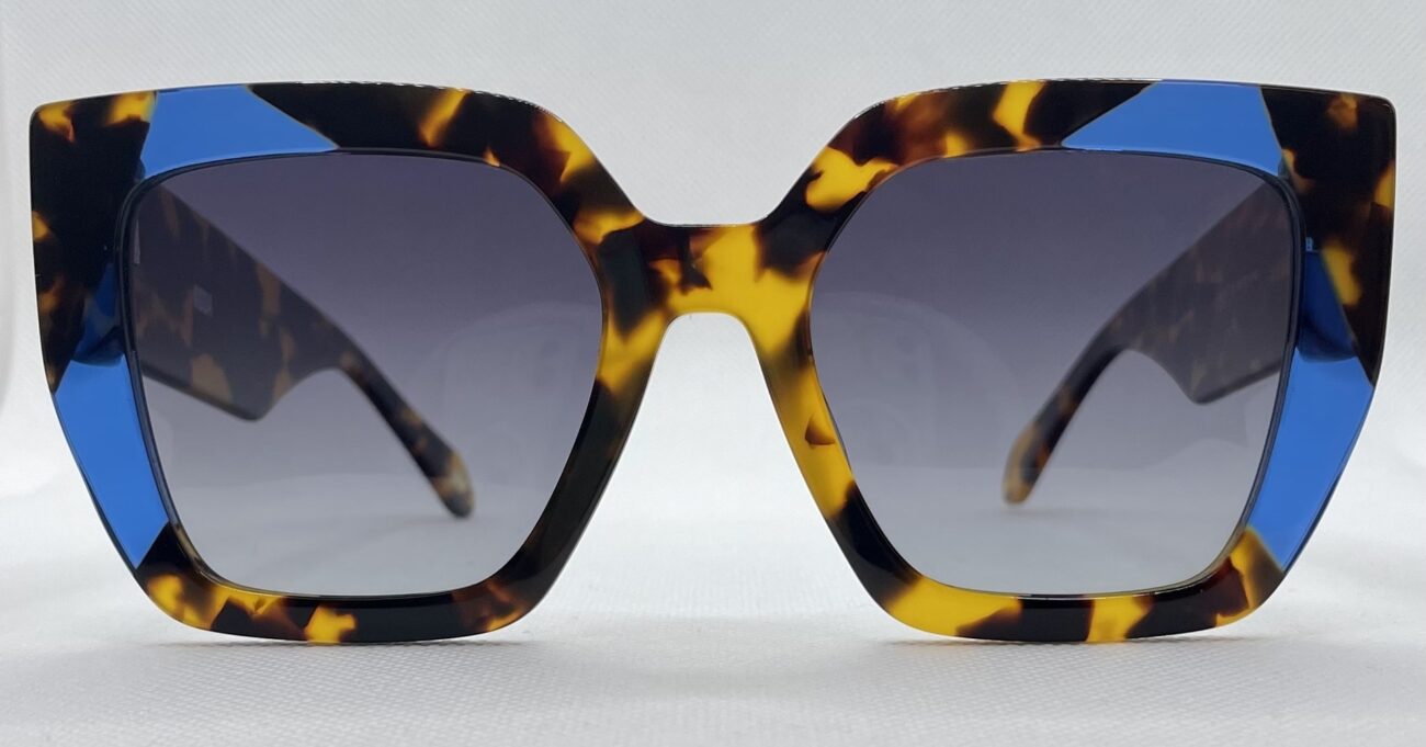gafa de acetato de color havana y azul con lentes en gris degradado de mujer