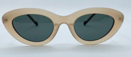 gafa de sol de mujer de ojo de gato color blanco oscuro y varilla metalica